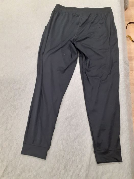 Spodnie Under Armour.