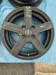 616 Felgi Aluminiowe TOYOTA R 15 4x100 otwór 54 Czarne