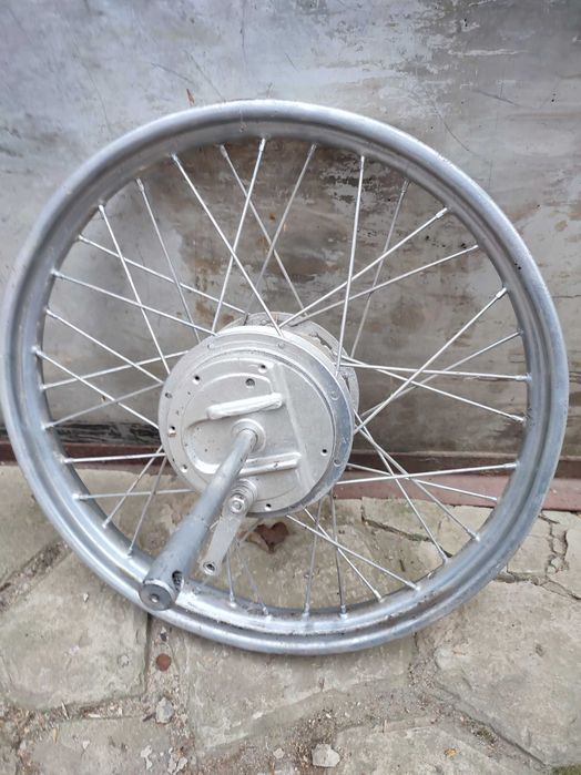 Колесо на мотоцикл, мопед
