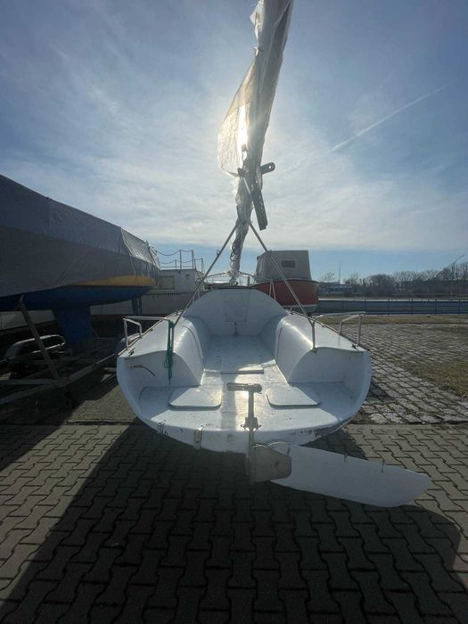 Żaglówka/Jacht żaglowy rekreacyjno-regatowy.