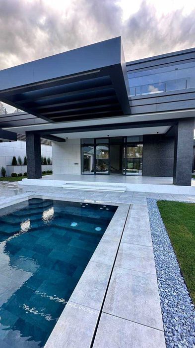 Просторий і стильний будинок в Ходосівці.