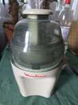 Рабочая мини соковыжимарка Соковыжималка Moulinex Vitae JU210