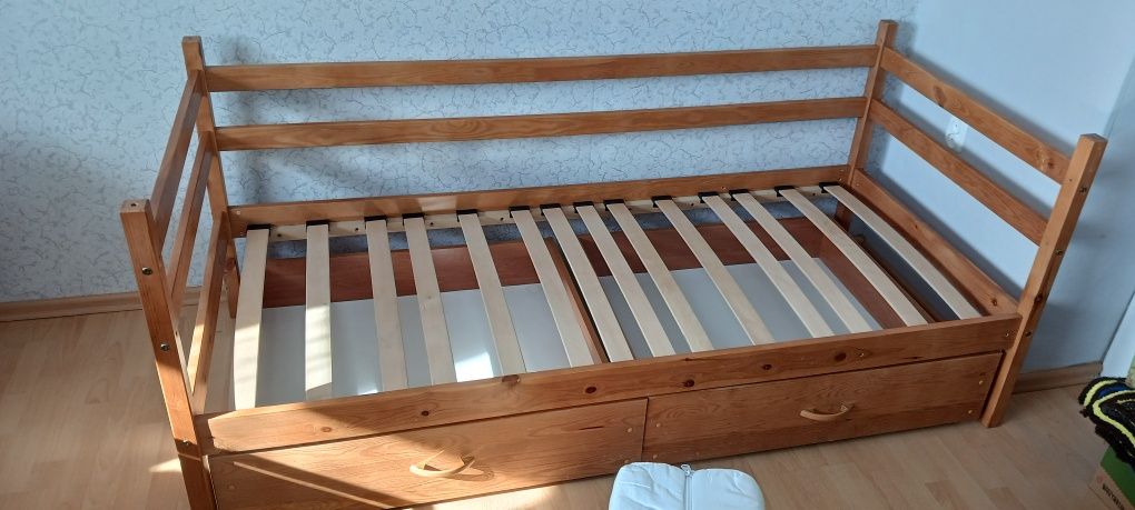 Łóżko z materacem 80/180