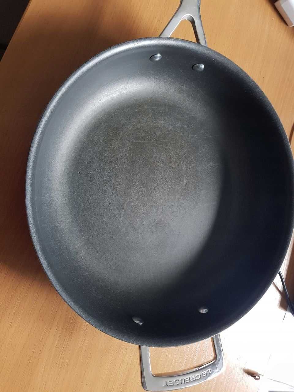 Patelnia tradycyjna Le Creuset 3-ply 28 cm non-stick