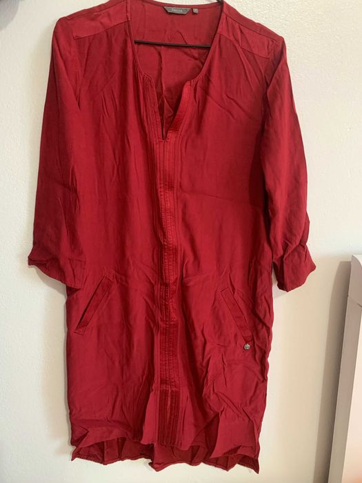 Vestidos de marca praticamente novos