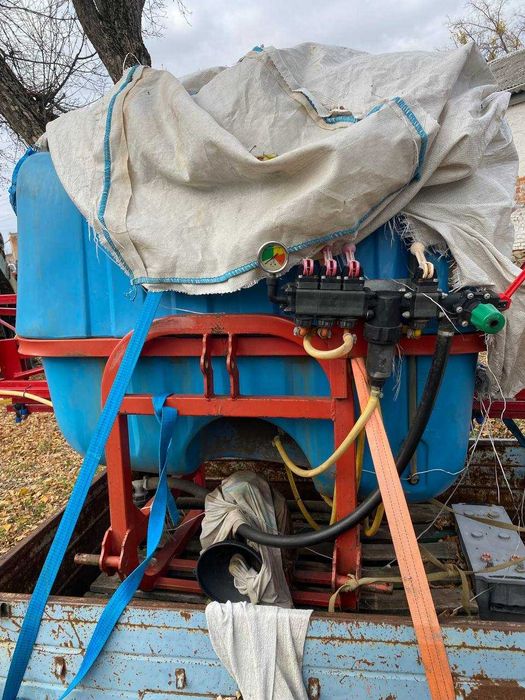 Оприскувач навісний 600 л 14 м