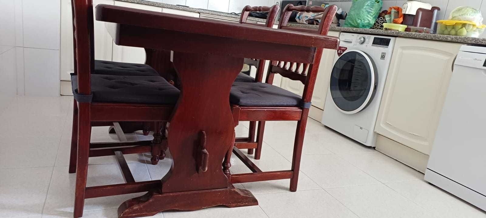 Mesa de cozinha madeira com tampo em mármore
