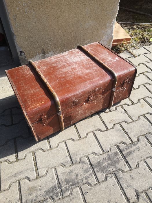 Stara skrzynia kufer podróżny walizka wyprzedaż garażowa antyk