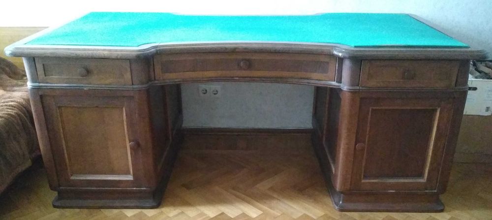 Большой дубовый двухтумбовый стол производства 30-х - 40-х годов