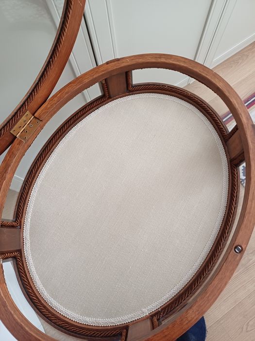 Stolik/ szafka z drewna z ozdobnymi elementami