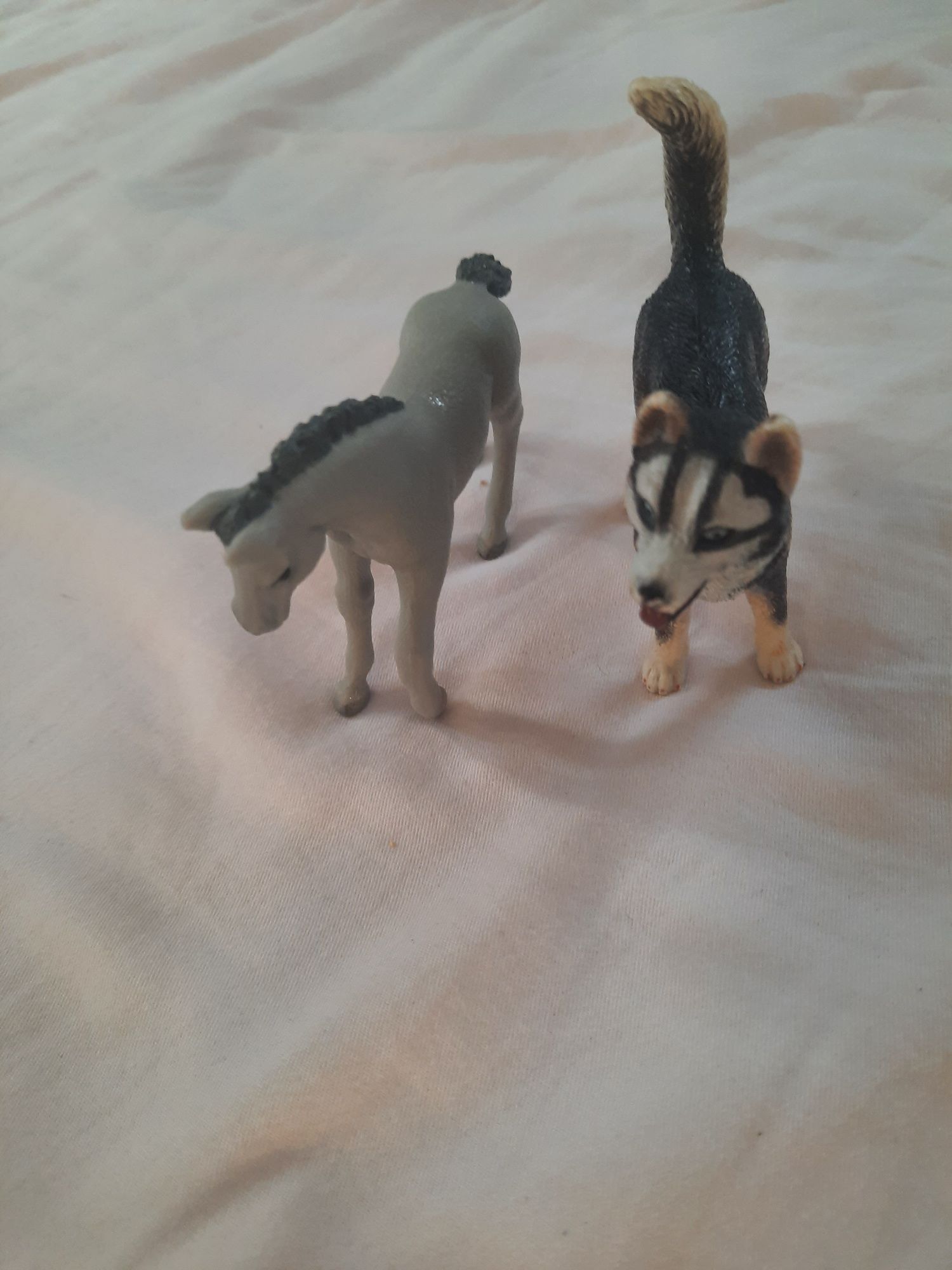 Figurki Schleich pieski i koń