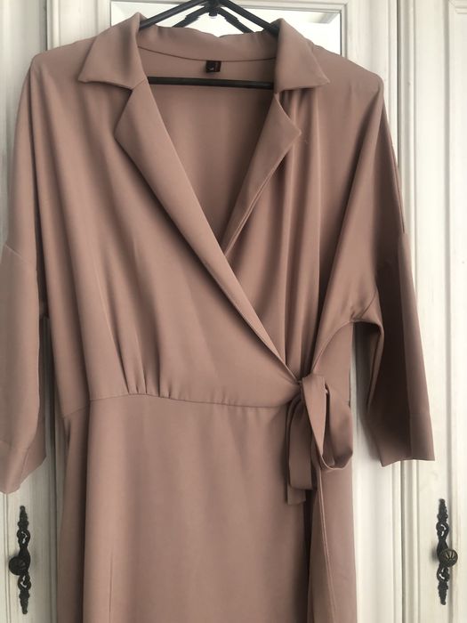 Плаття,сукня стильна і нарядна в ідеальному стані,три четверті рукава