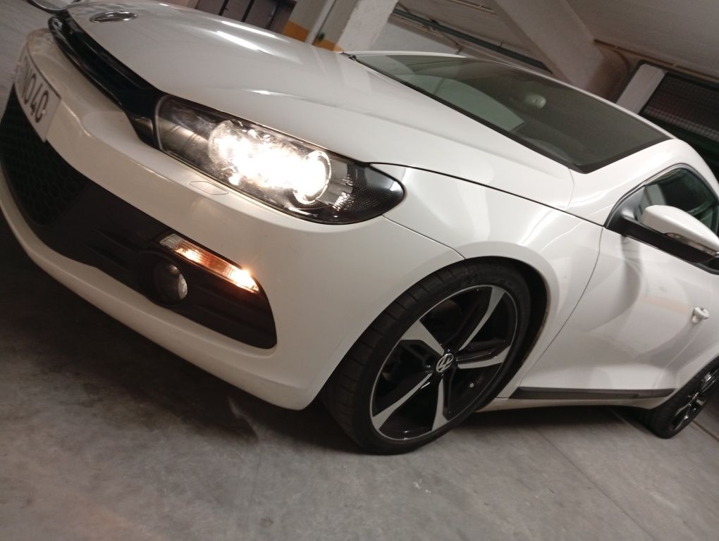 VW Scirocco 2.0 TDI Sport DSG (90mil km apenas))