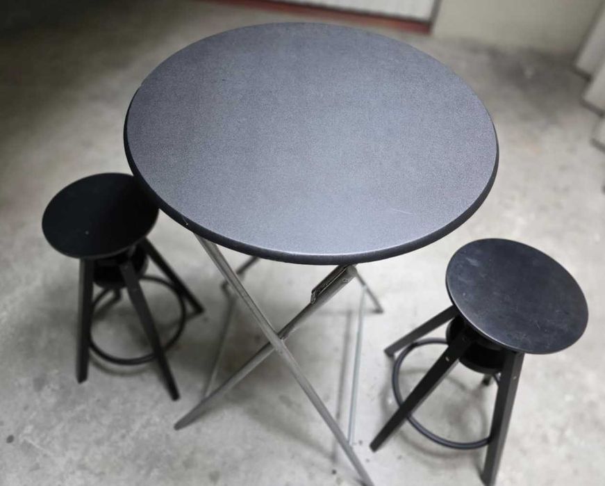 Mesa alta + 2 bancos pretos madeira lacada