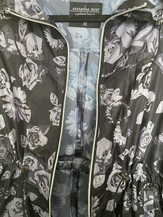 nowy unikatowy letni płaszcz przeciwdeszczowy w róże