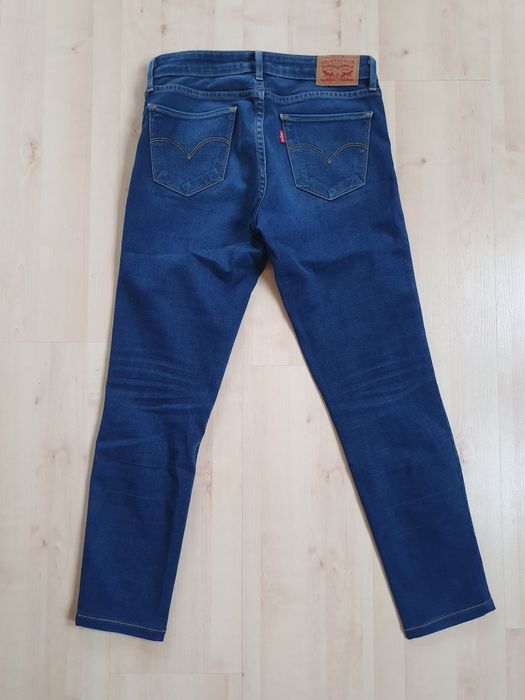 Granatowe jeansy damskie 711 skinny Levi's 26/30