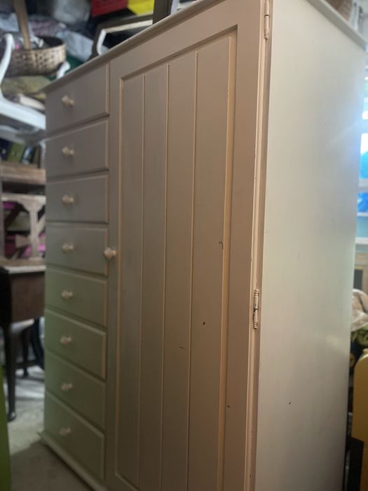 Movel pequeno roupeiro com gavetas