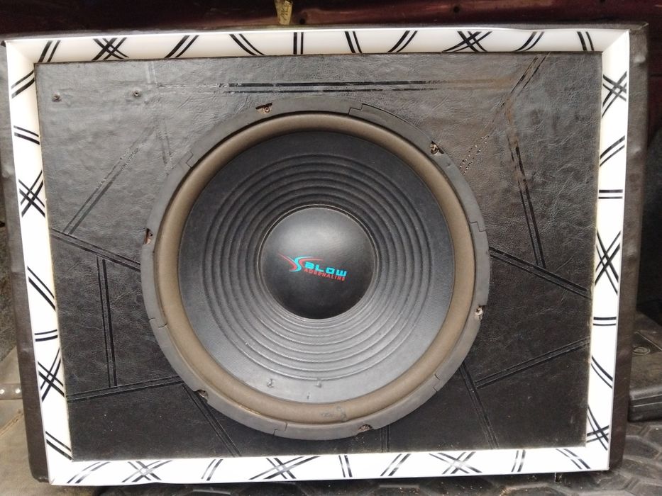 Сабвуфер  в авто