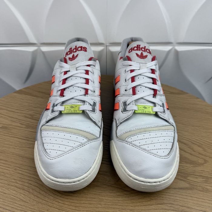 Оригінальні шкіряні кросівки Adidas torsion