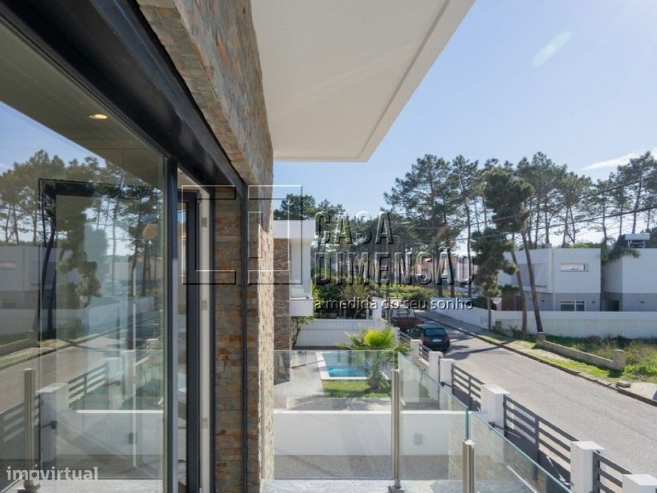 Moradia isolada de Arquitectura Moderna de tipologia T4 na zona da ...