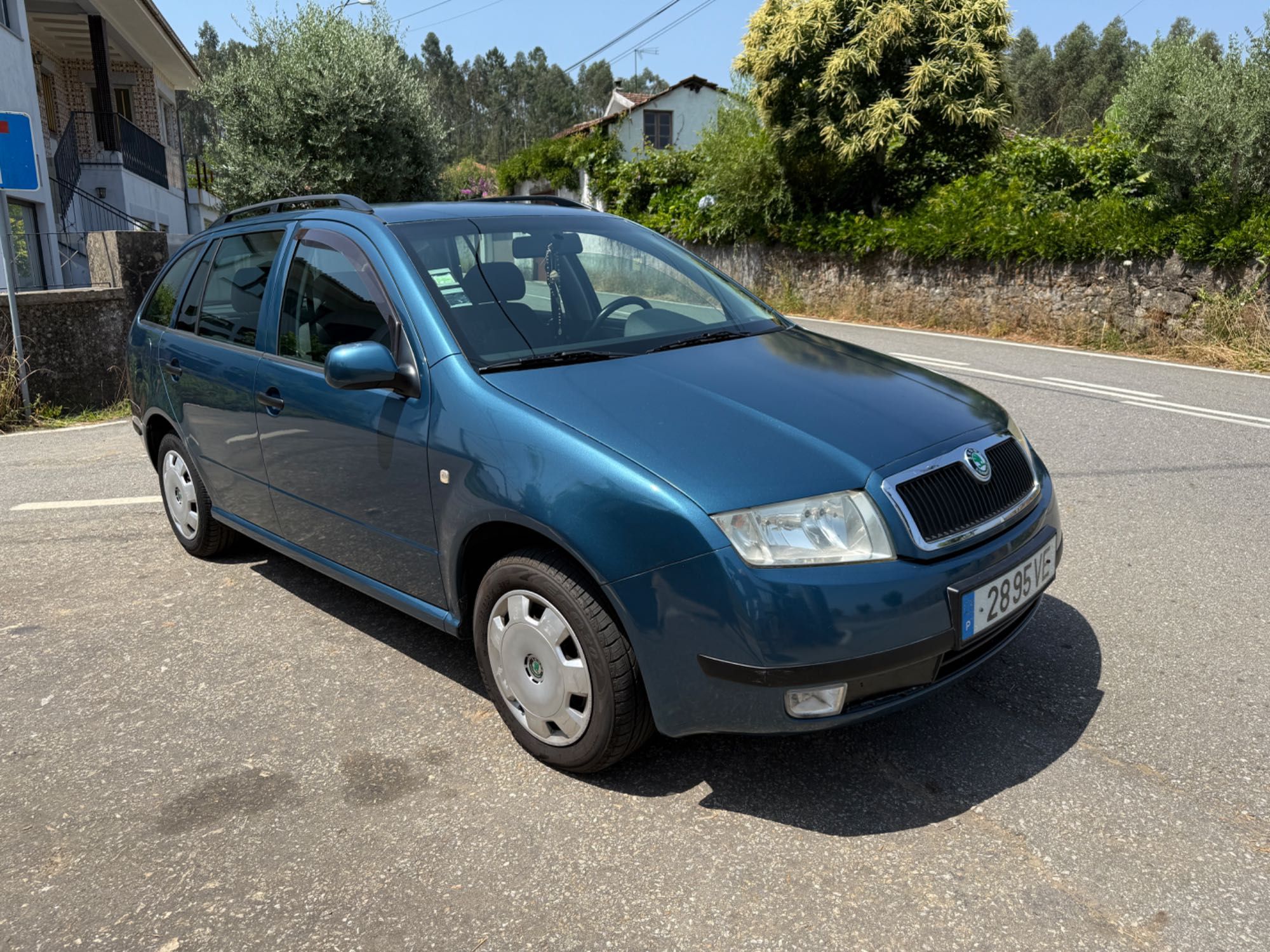 Skoda Fabia impecável com poucos km