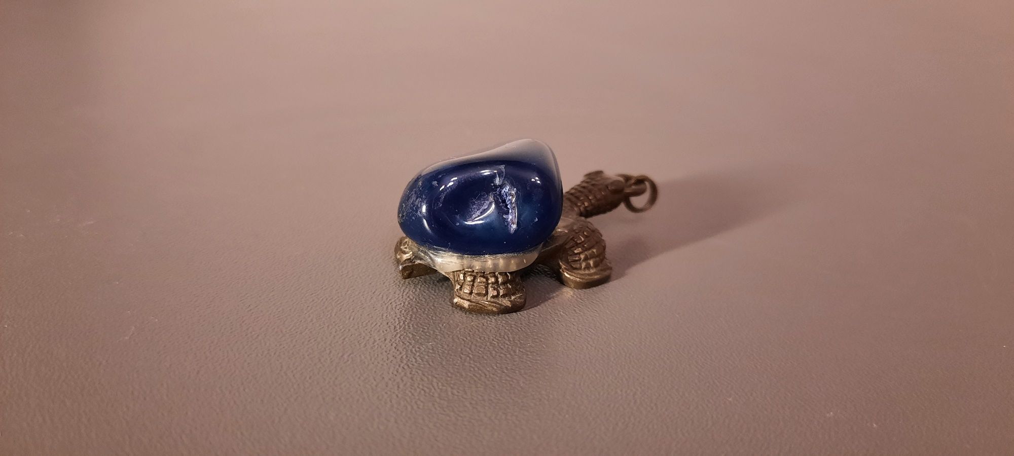 Zawieszka żółwik z kamieniem