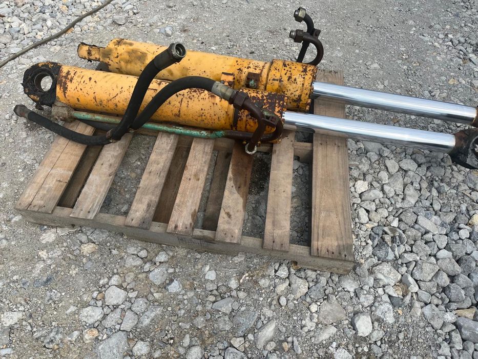 Siłowniki hydrauliczne z ładowarki