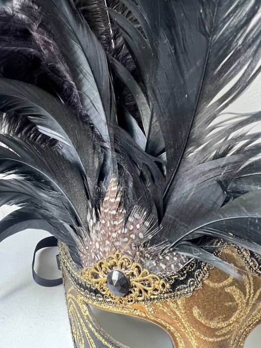 Венеційська маска з пір’ям