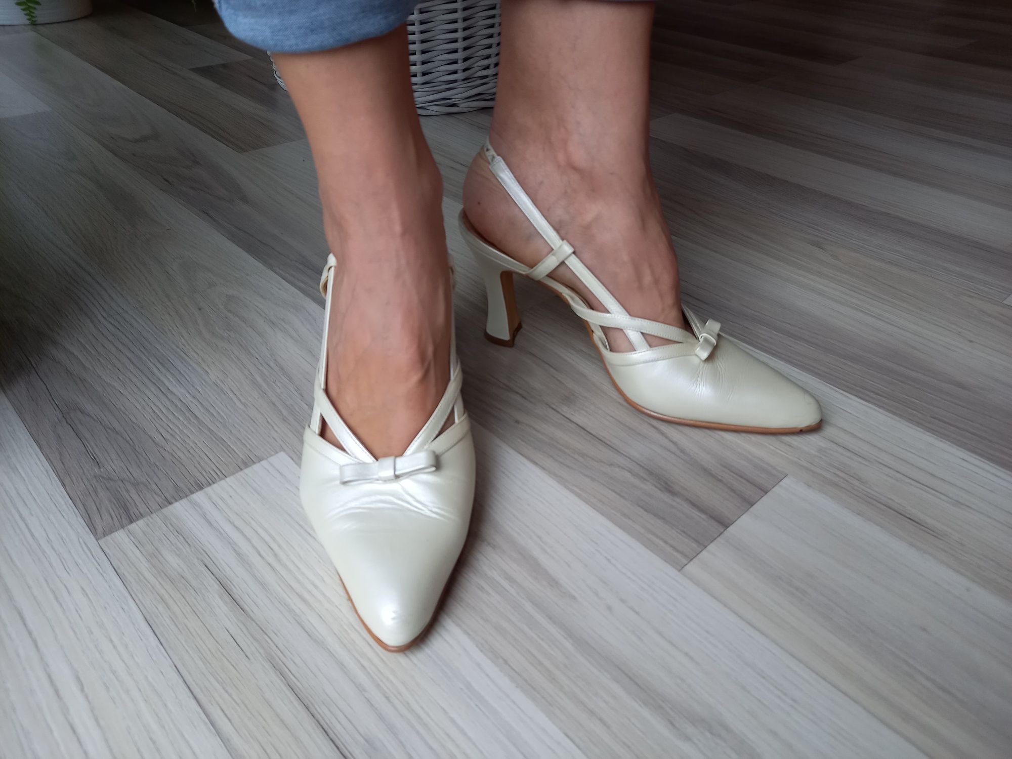 Buty ślubne Doriani ecru rozm 37,5