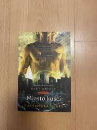 Książka z serii Dary Anioła: Miasto Kości Cassandra Clare