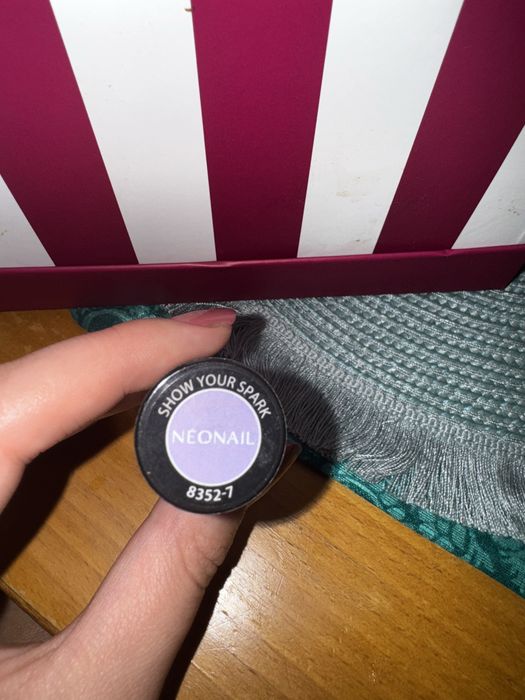 Lakiery hybdrydowe Neonail