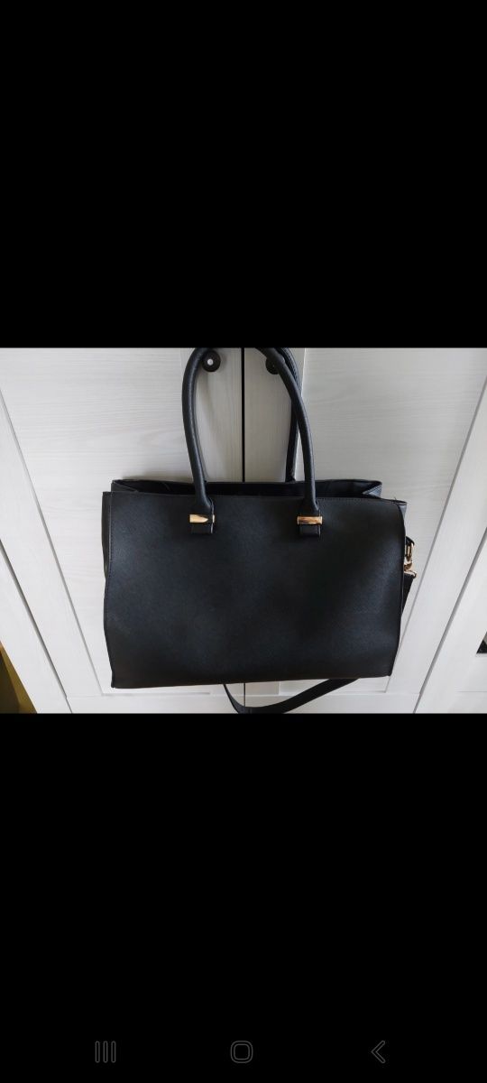 Duża czarna torba shopper zapinana na zamek