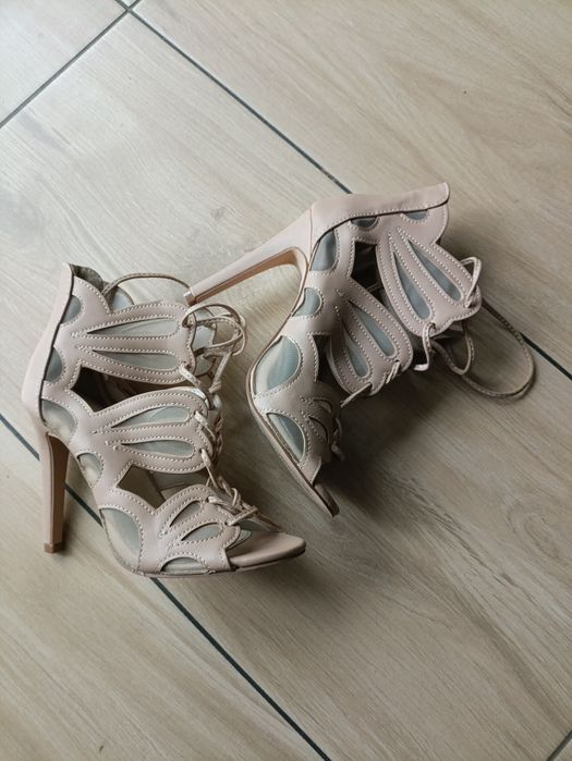 Piękne buty szpilki obcasy damskie 36 beżowe botki wiązane new look wi
