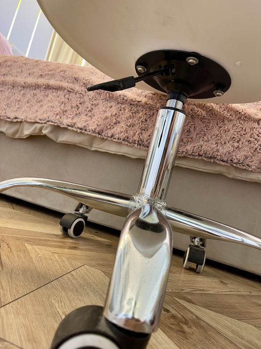 Krzesło białe obrotowe biurowe Black red white