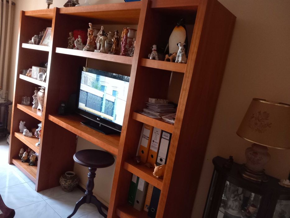 Móvel de sala em madeira maciça  cerejeira