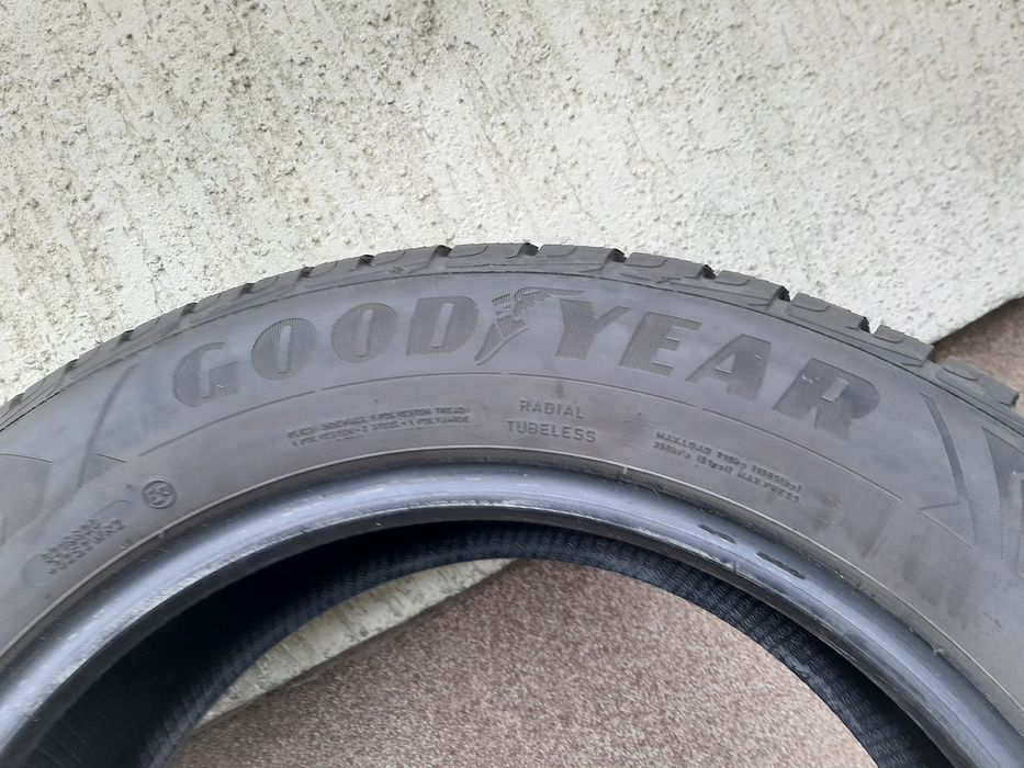 2x Opony zimowe 215/60R17 GoodYear UltraGrip Suv 7mm