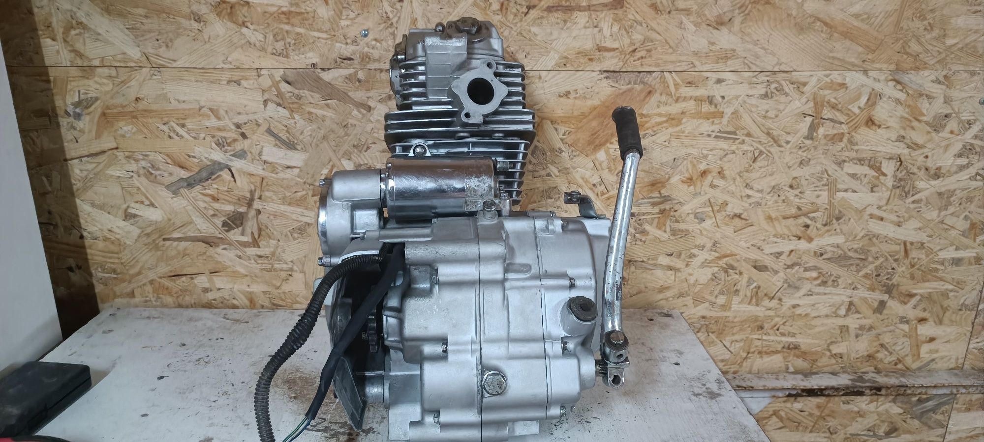 Мотор 200куб. 162fmj