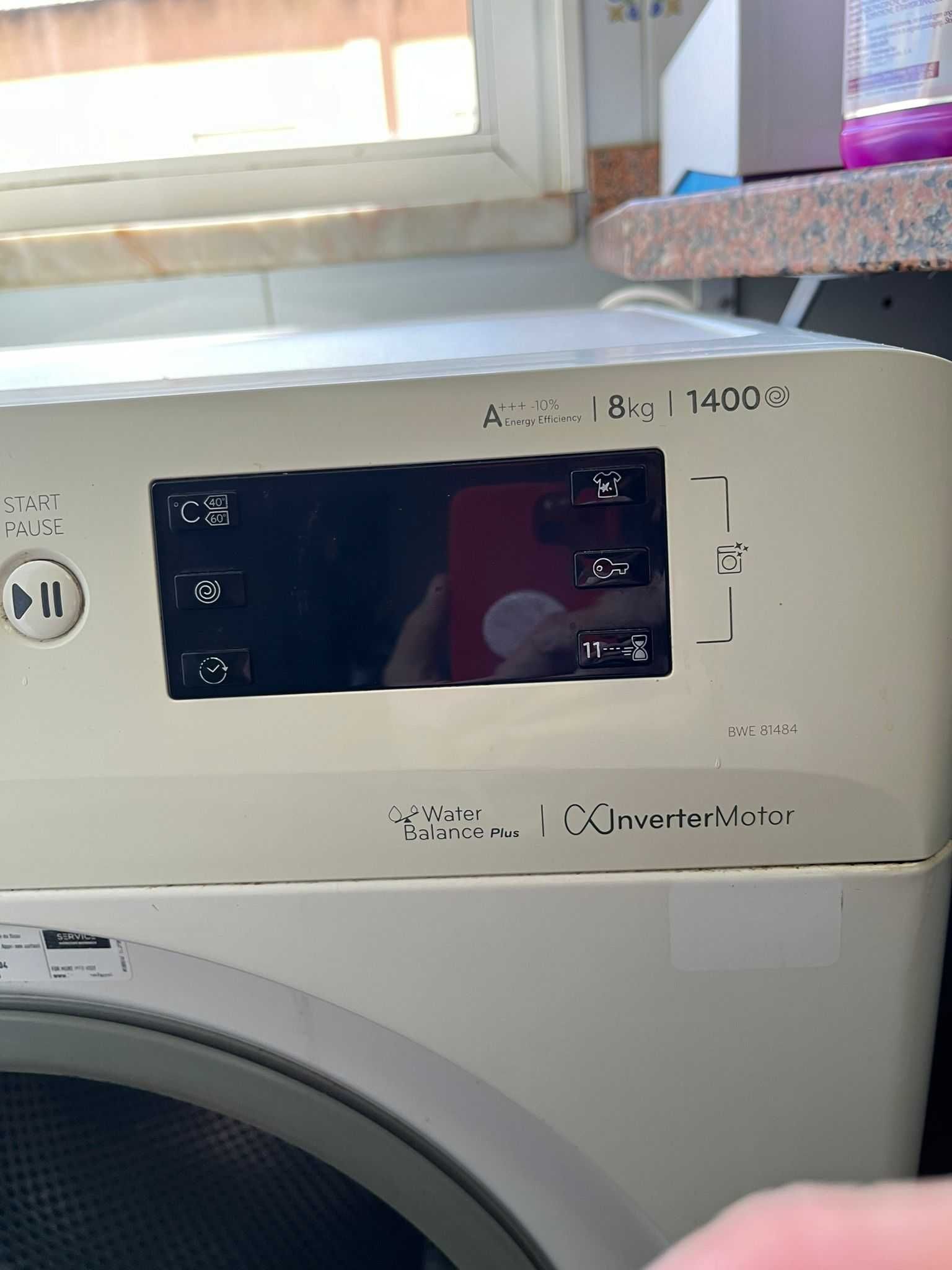 Máquina de lavar - Indesit Inverter  A+++ - 8kG