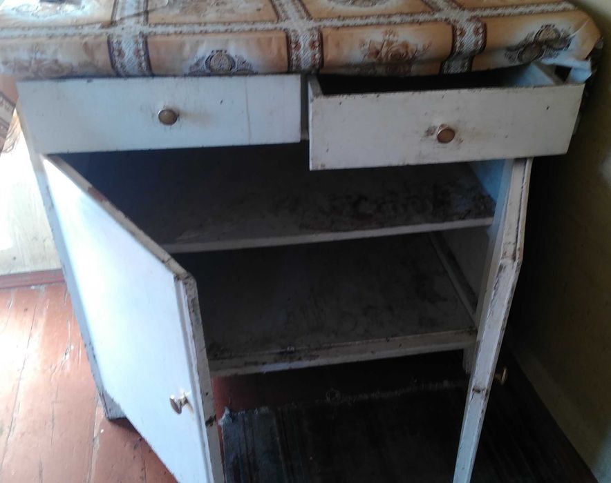 Мебель для кухни: стол, стул, тумба