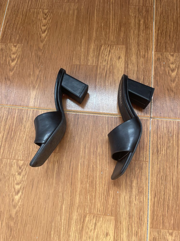 Sandalias com tacao