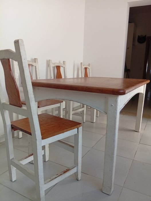 Mesa madeira com 4 cadeiras