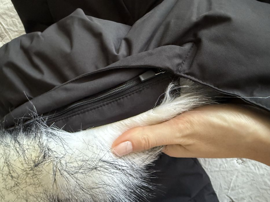 Жіночий пуховик бренду DKNY