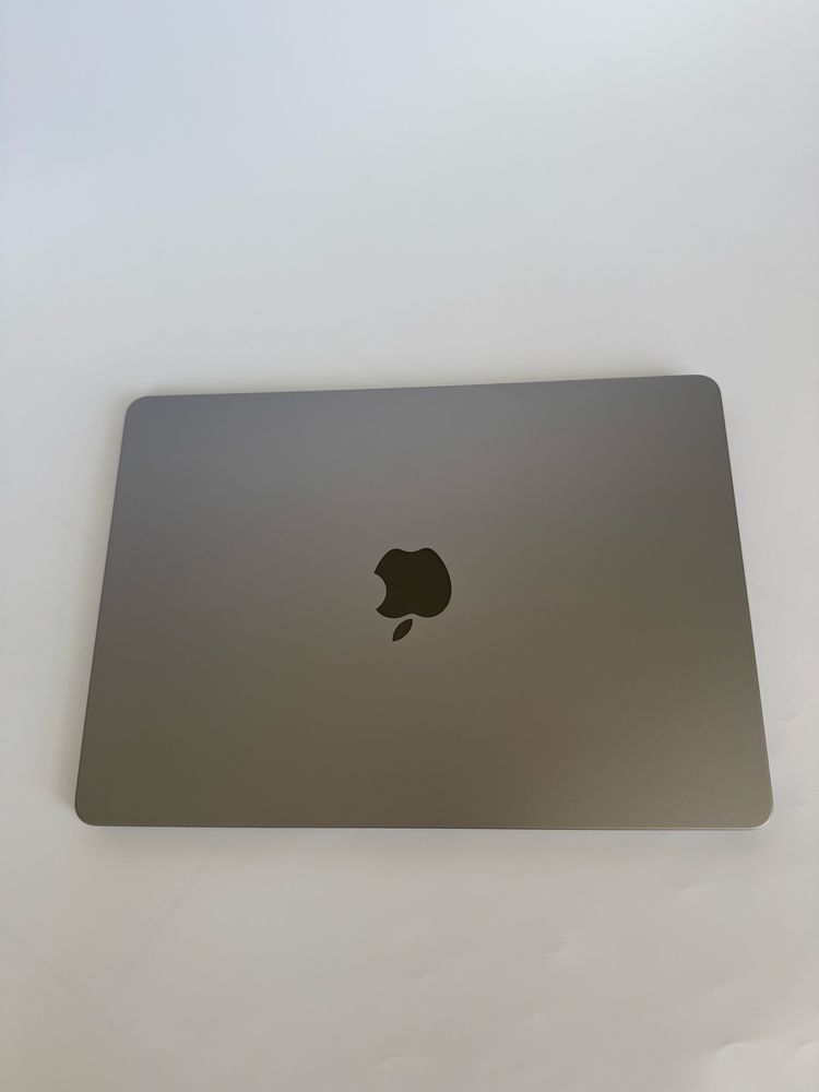 Macbook Air 13 M3 2024 8/256gb Стан нового 22цикла