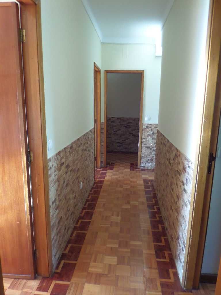 T2 na urbanização de Giesteira