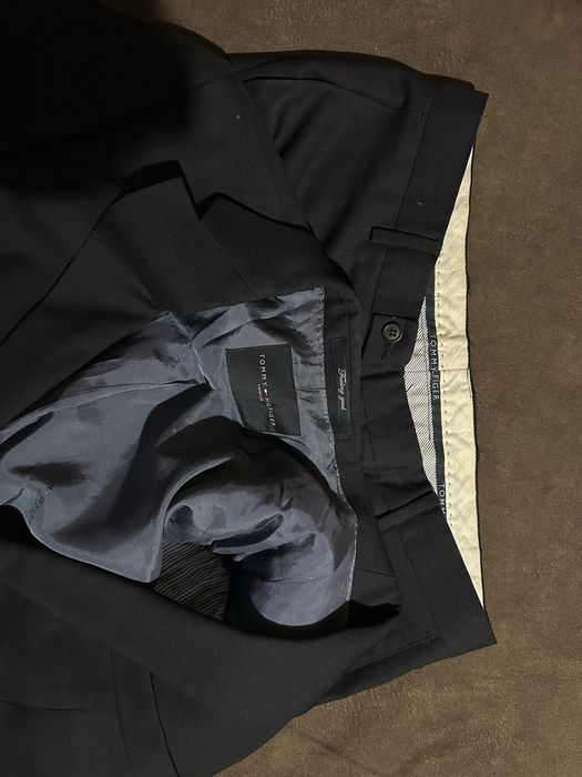 Святковий діловий костюм Томі Хілфігер