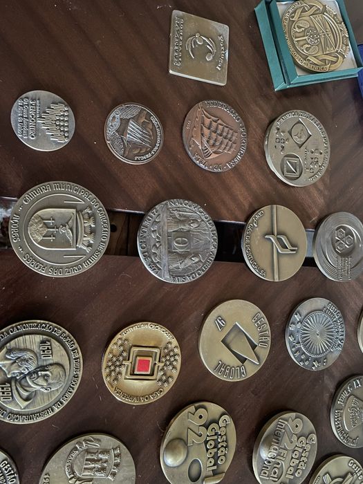 Medalhas comemorativas em latão