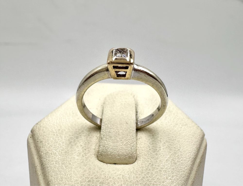 Złoty pierścionek z diamentem princessa 2,7mm
