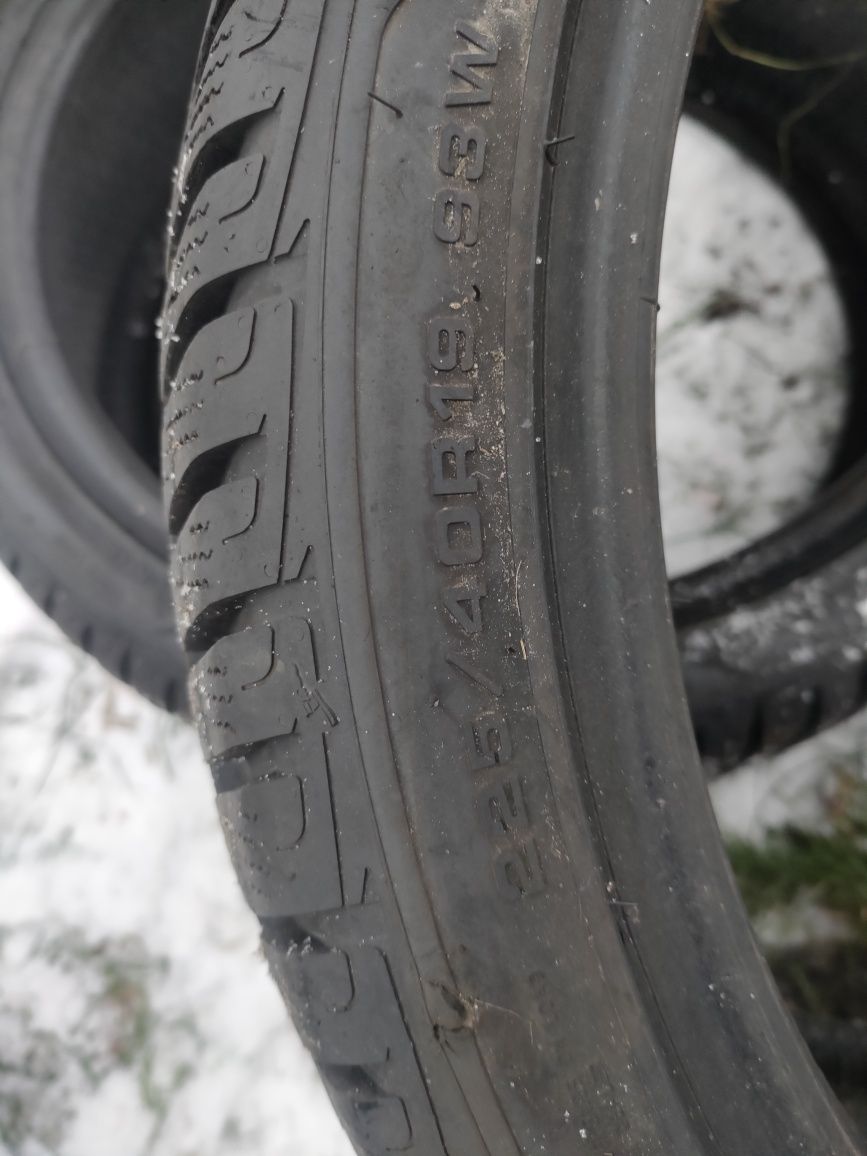 225/40r19 Goodyear ultragrip performance + plus 93w