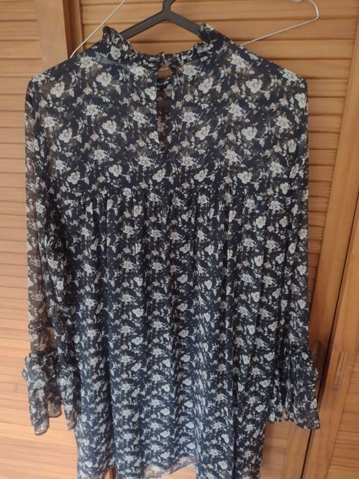 Vestido flores tons de preto