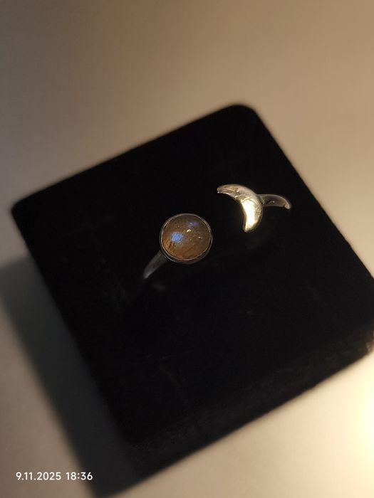 Pierścionek srebrny, księżyc z labradorytem, regulowany, duży rozmiar